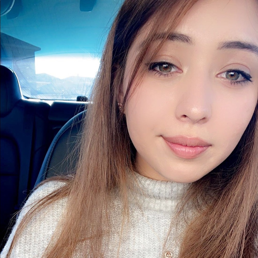 Meet your Posher, Layla